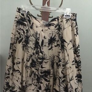 Ann Taylor skirt size 8. Tan and black.
